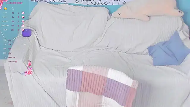 Snapshot of LilyBelll chatting on 5, 1, 2025 LilyBelll online show from 5, 1, 2025