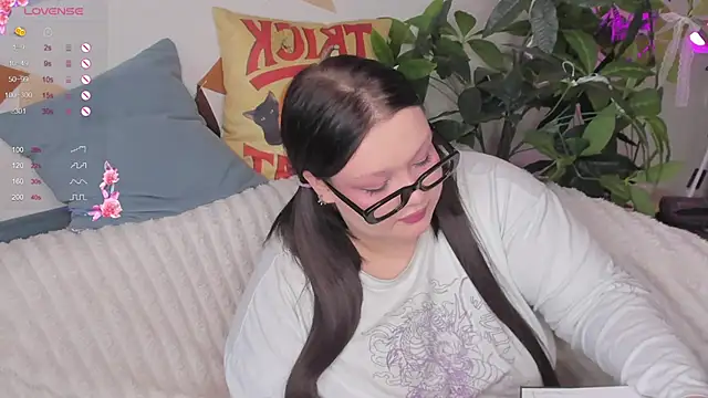 Snapshot of LilyBelll chatting on 16, 10, 2025 LilyBelll online show from 16, 10, 2025