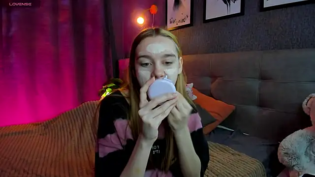 Lesi Moonie01 online show from 3, 11, 2025