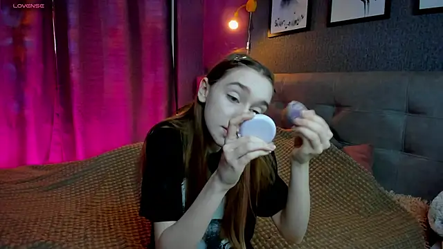 Lesi Moonie01 online show from 18, 11, 2025