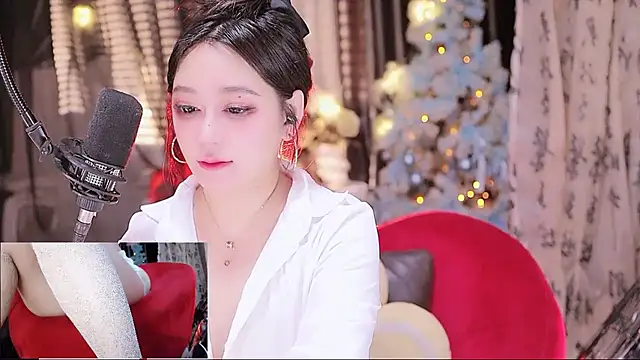 Snapshot of Missy_Nana21 chatting on 11, 10, 2025 Missy Nana21 online show from 11, 10, 2025