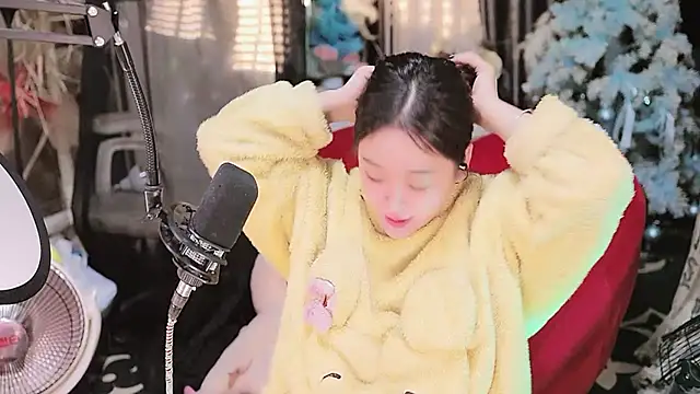 Snapshot of Missy_Nana21 chatting on 8, 11, 2025 Missy Nana21 online show from 8, 11, 2025