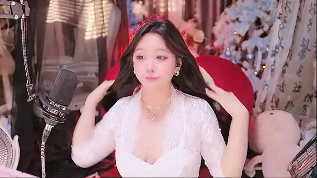 Snapshot of Missy_Nana21 chatting on 20, 12, 2025 Missy Nana21 online show from 20, 12, 2025