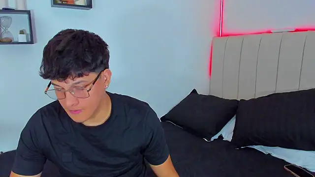 Snapshot of kittyandrick chatting on 8, 4, 2026 kittyandrick online show from 8, 4, 2026