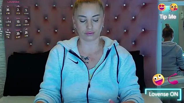 KikiSweet08 online show from 18, 12, 2025