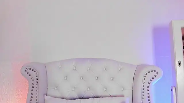 Snapshot of GabyPetit chatting on 7, 4, 2026 GabyPetit online show from 7, 4, 2026