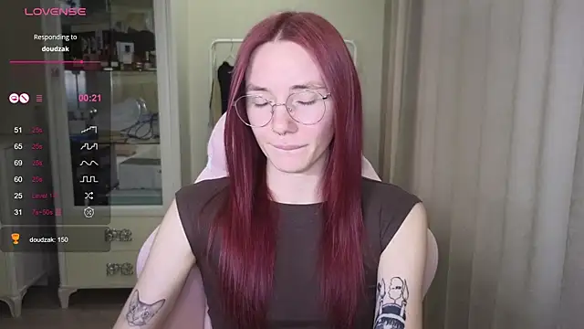 Snapshot of littlevildevil chatting on 19, 9, 2025 littlevildevil online show from 19, 9, 2025