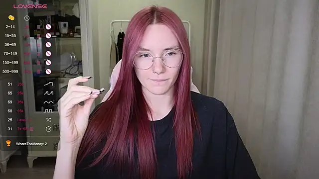 Snapshot of littlevildevil chatting on 27, 9, 2025 littlevildevil online show from 27, 9, 2025