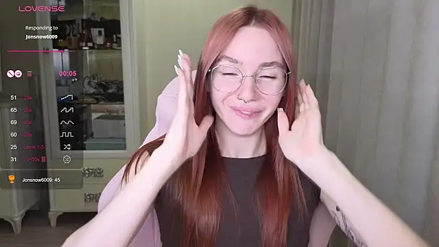 Snapshot of littlevildevil chatting on 3, 10, 2025 littlevildevil online show from 3, 10, 2025