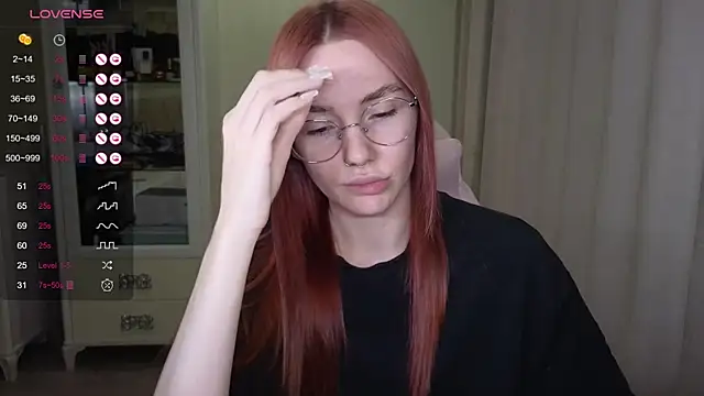 Snapshot of littlevildevil chatting on 4, 10, 2025 littlevildevil online show from 4, 10, 2025