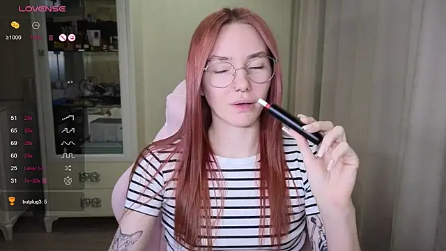 Snapshot of littlevildevil chatting on 12, 10, 2025 littlevildevil online show from 12, 10, 2025