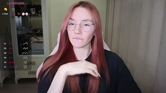 Snapshot of littlevildevil chatting on 15, 10, 2025 littlevildevil online show from 15, 10, 2025