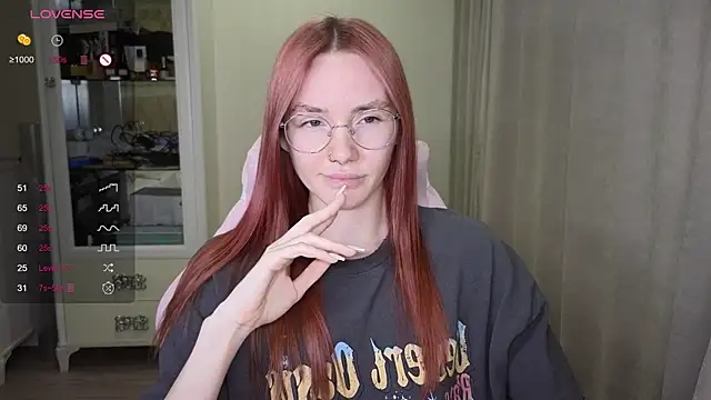 Snapshot of littlevildevil chatting on 17, 10, 2025 littlevildevil online show from 17, 10, 2025