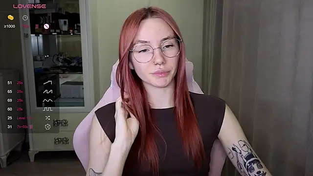 Snapshot of littlevildevil chatting on 18, 10, 2025 littlevildevil online show from 18, 10, 2025