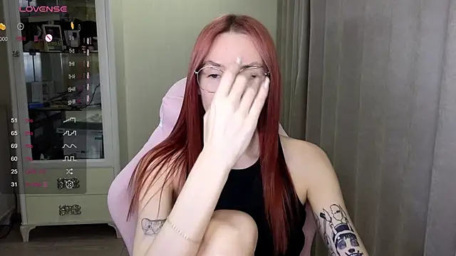 Snapshot of littlevildevil chatting on 22, 10, 2025 littlevildevil online show from 22, 10, 2025