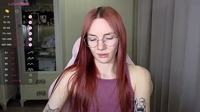 Snapshot of littlevildevil chatting on 25, 10, 2025 littlevildevil online show from 25, 10, 2025