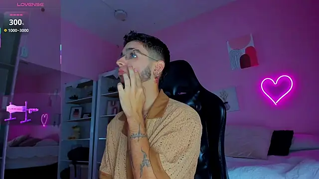 Ian Castillo  online show from 12, 3, 2025