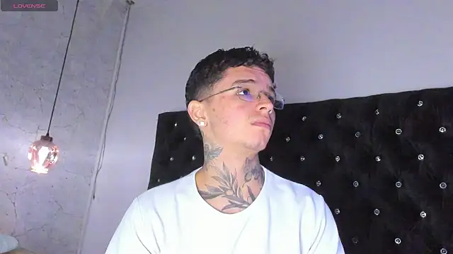 Ian Castillo  online show from 1, 10, 2025