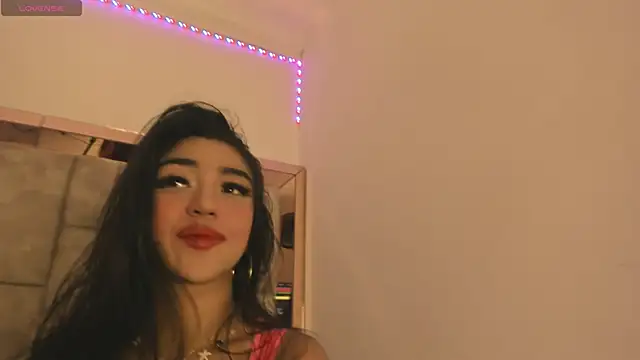 Snapshot of Oliviaa_Evans chatting on 11, 4, 2026 Oliviaa Evans online show from 11, 4, 2026