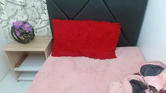 sarax ximena online show from 13, 5, 2026