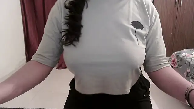 Snapshot of ANANYA-TIWARI chatting on 30, 9, 2025 ANANYA-TIWARI online show from 30, 9, 2025