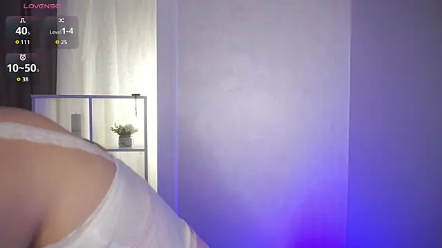 Snapshot of Azure_eyes chatting on 11, 11, 2025 Azure eyes online show from 11, 11, 2025