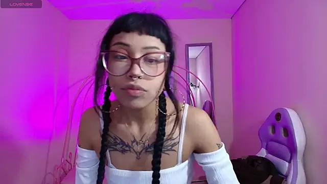Snapshot of Violetta_Suky chatting on 20, 2, 2025 Violetta Suky online show from 20, 2, 2025