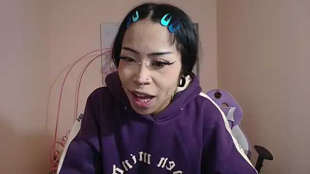 Snapshot of Violetta_Suky chatting on 14, 3, 2025 Violetta Suky online show from 14, 3, 2025