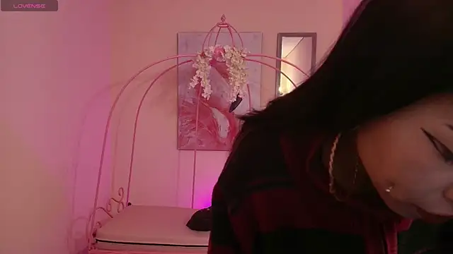 Snapshot of Violetta_Suky chatting on 22, 3, 2025 Violetta Suky online show from 22, 3, 2025