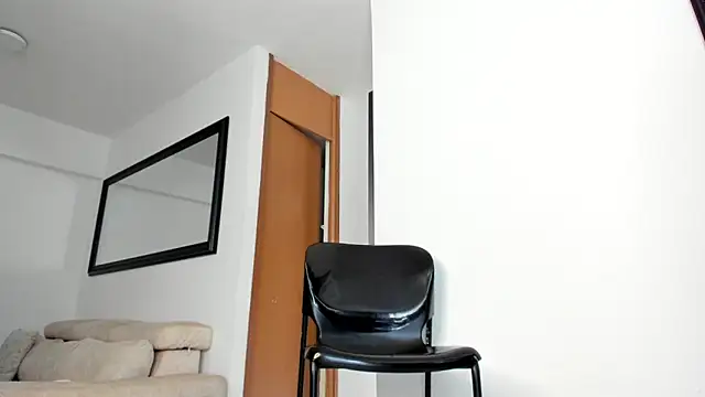 Snapshot of smit_hot_sr chatting on 19, 4, 2026 smit hot sr online show from 19, 4, 2026
