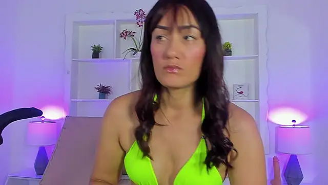 Jenifer Diaz online show from 9, 5, 2026