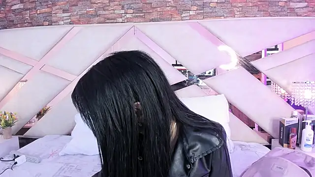 sophie pariss online show from 12, 10, 2025