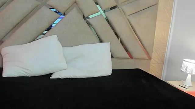 Snapshot of sophie_pariss chatting on 1, 4, 2026 sophie pariss online show from 1, 4, 2026