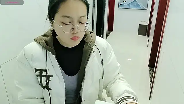 Snapshot of luoxuwen chatting on 5, 12, 2024 luoxuwen online show from 5, 12, 2024