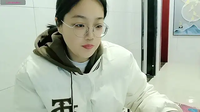 Snapshot of luoxuwen chatting on 9, 12, 2024 luoxuwen online show from 9, 12, 2024