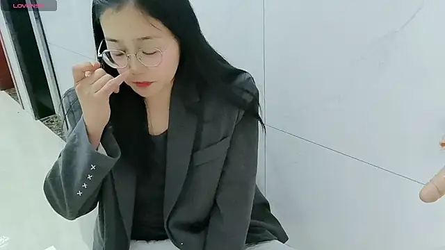 Snapshot of luoxuwen chatting on 6, 3, 2025 luoxuwen online show from 6, 3, 2025