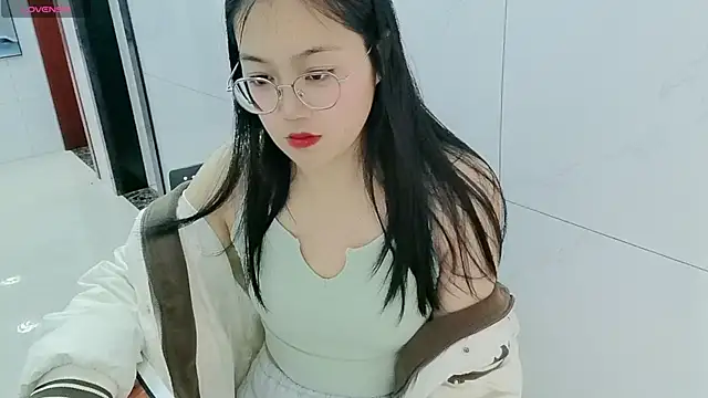 Snapshot of luoxuwen chatting on 7, 3, 2025 luoxuwen online show from 7, 3, 2025