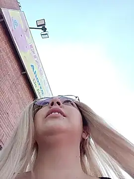 madelaine- online show from 9, 5, 2026