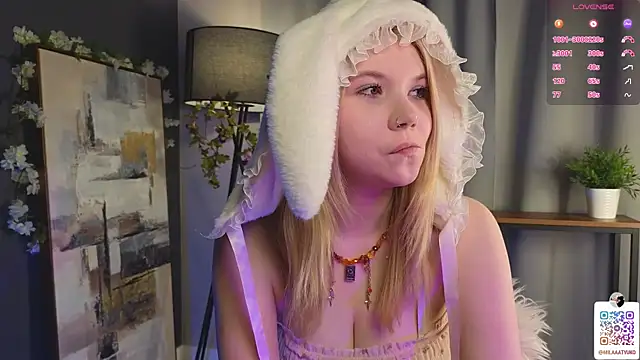 Snapshot of DaisyElmers chatting on 1, 2, 2025 DaisyElmers online show from 1, 2, 2025