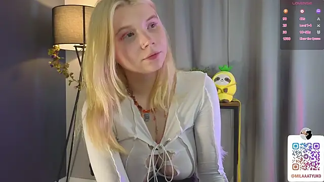 Snapshot of DaisyElmers chatting on 4, 2, 2025 DaisyElmers online show from 4, 2, 2025
