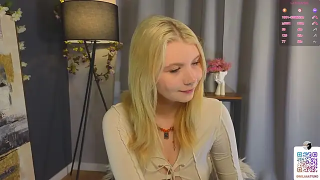 Snapshot of DaisyElmers chatting on 8, 2, 2025 DaisyElmers online show from 8, 2, 2025
