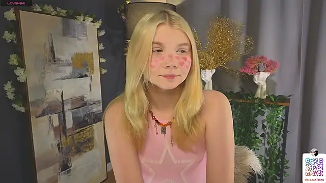Snapshot of DaisyElmers chatting on 11, 2, 2025 DaisyElmers online show from 11, 2, 2025