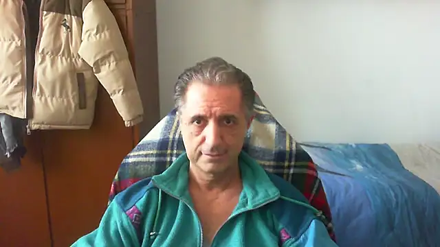 Snapshot of lliuk70mi chatting on 2, 4, 2026 lliuk70mi online show from 2, 4, 2026