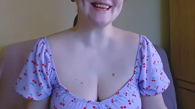 Snapshot of ChubbyMaia chatting on 9, 3, 2025 ChubbyMaia online show from 9, 3, 2025