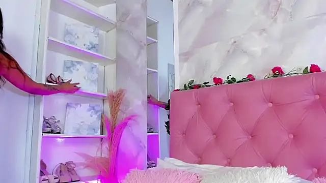 Snapshot of AnnaQueen_ chatting on 8, 10, 2025 AnnaQueen online show from 8, 10, 2025