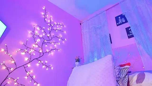 Dulce Girl  online show from 7, 3, 2025