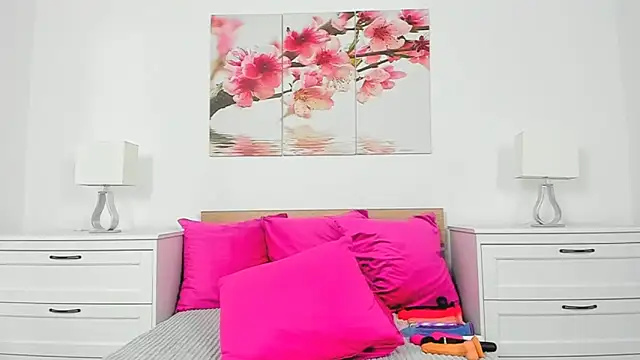 Snapshot of TiaRussel chatting on 27, 2, 2026 TiaRussel online show from 27, 2, 2026