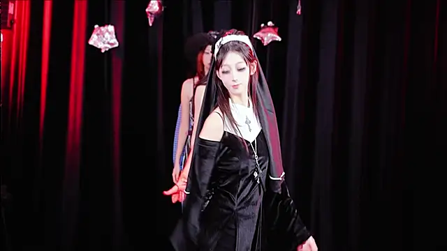 Snapshot of QY-001 chatting on 31, 10, 2025 QY-001 online show from 31, 10, 2025