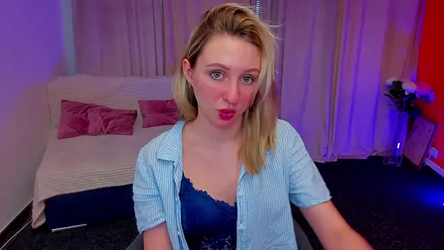 Lia Bloom  online show from 13, 3, 2025