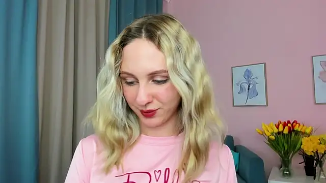 Lia Bloom  online show from 17, 3, 2025